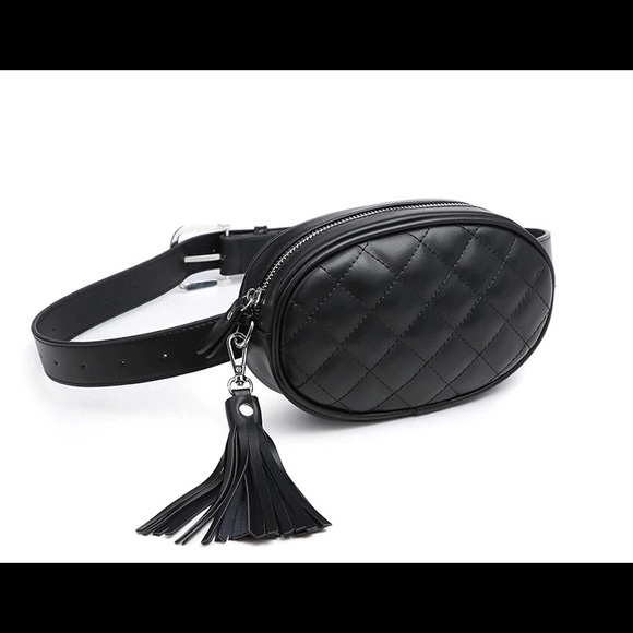 Price Drop! ⤵️ 1 Left!!! Black Quilted Fanny Pack - Picture 2 of 7